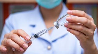 INFOGRAPHIE - Vaccins anti covid : quels sont les effets indésirables ?