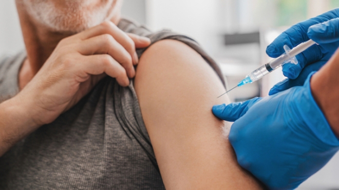 Vaccin AstraZeneca et risques de thrombose : une injection accidentelle dans le sang est-elle en cause ?
