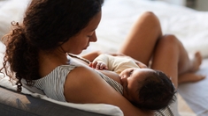 Allaitement : le vaccin anti-covid protège à la fois la mère et l’enfant