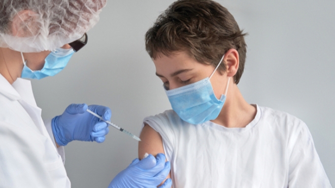 Covid : Pfizer veut vacciner les 12-15 ans en Europe