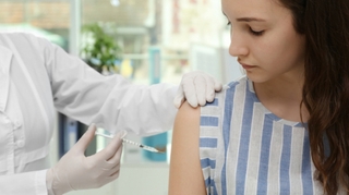Covid : ces pays qui vaccinent déjà les 12-15 ans