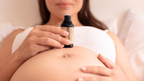 Grossesse : les huiles essentielles sont-elles dangereuses pour le foetus ?