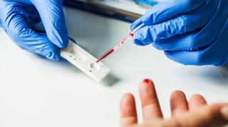 Pourquoi la HAS propose de faire un test sérologique avant la vaccination