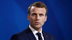 Covid: Emmanuel Macron évoque une troisième dose pour “les plus fragiles”