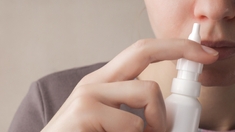 Covid : bientôt un vaccin français par spray nasal ? 