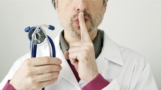Les médecins sont tenus par le secret médical, mais qu'ont-ils droit de dire ? 