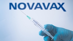 Covid : tout savoir sur Novavax, le vaccin sans ARN autorisé en Europe 