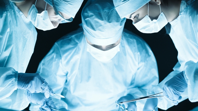 Les femmes opérées par un chirurgien homme ont davantage de risque de mourir