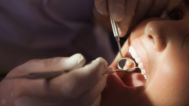 Les “dentistes-bouchers” de Marseille condamnés à de la prison ferme
