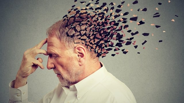 Alzheimer : quels sont les signes avant-coureurs de la maladie ?