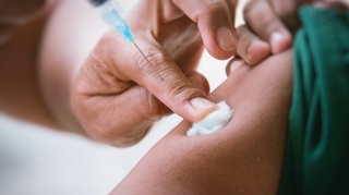 Covid : comment relancer la vaccination ? 