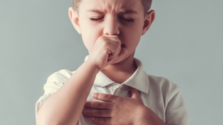 Omicron : qu'est-ce que le "croup" qui touche les enfants infectés ?