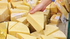 Listériose : faut-il s’inquiéter après le rappel de fromages vendus en grande surface ?