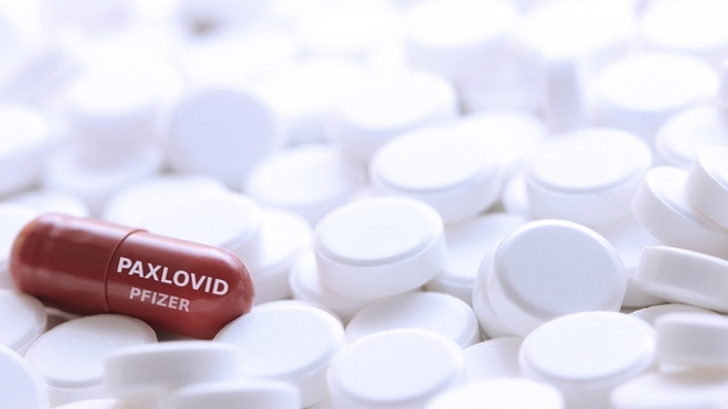 Paxlovid : faut-il faciliter la prescription du traitement anti-Covid de Pfizer ?