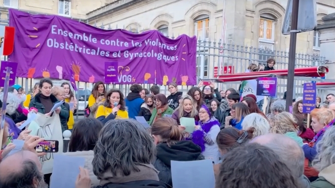 Manifestation du collectif Stop aux Violences Obstétriques et Gynécologiques du 8 mars 2022, devant l'hôpital Tenon (Paris)
