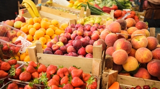 Fraises, pommes, cerises… de plus en plus de pesticides dans les fruits