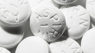 Aspirine : un médicament à prendre avec précaution