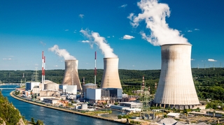 Contamination, irradiation... les travailleurs des centrales nucléaires sont-ils bien protégés ?