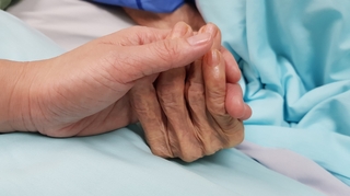 Fin de vie, euthanasie : bientôt, une aide active à mourir ?