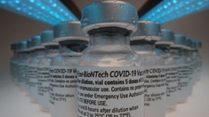 Covid : ce qu'il faut savoir sur les trois nouveaux vaccins bivalents