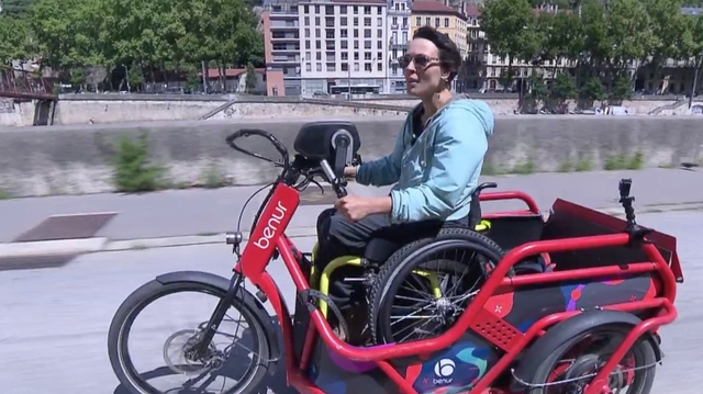Faire du vélo avec un fauteuil roulant c'est désormais possible		