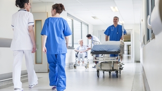 Plus de 4 300 lits supprimés dans les hôpitaux en 2021
