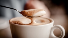 Cappuccino, latte... Comment faire une mousse de lait maison ?