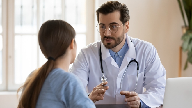 Les consultations médicales sont encore trop souvent marquées par des clichés sexistes qui peuvent retarder la prise en charge.
