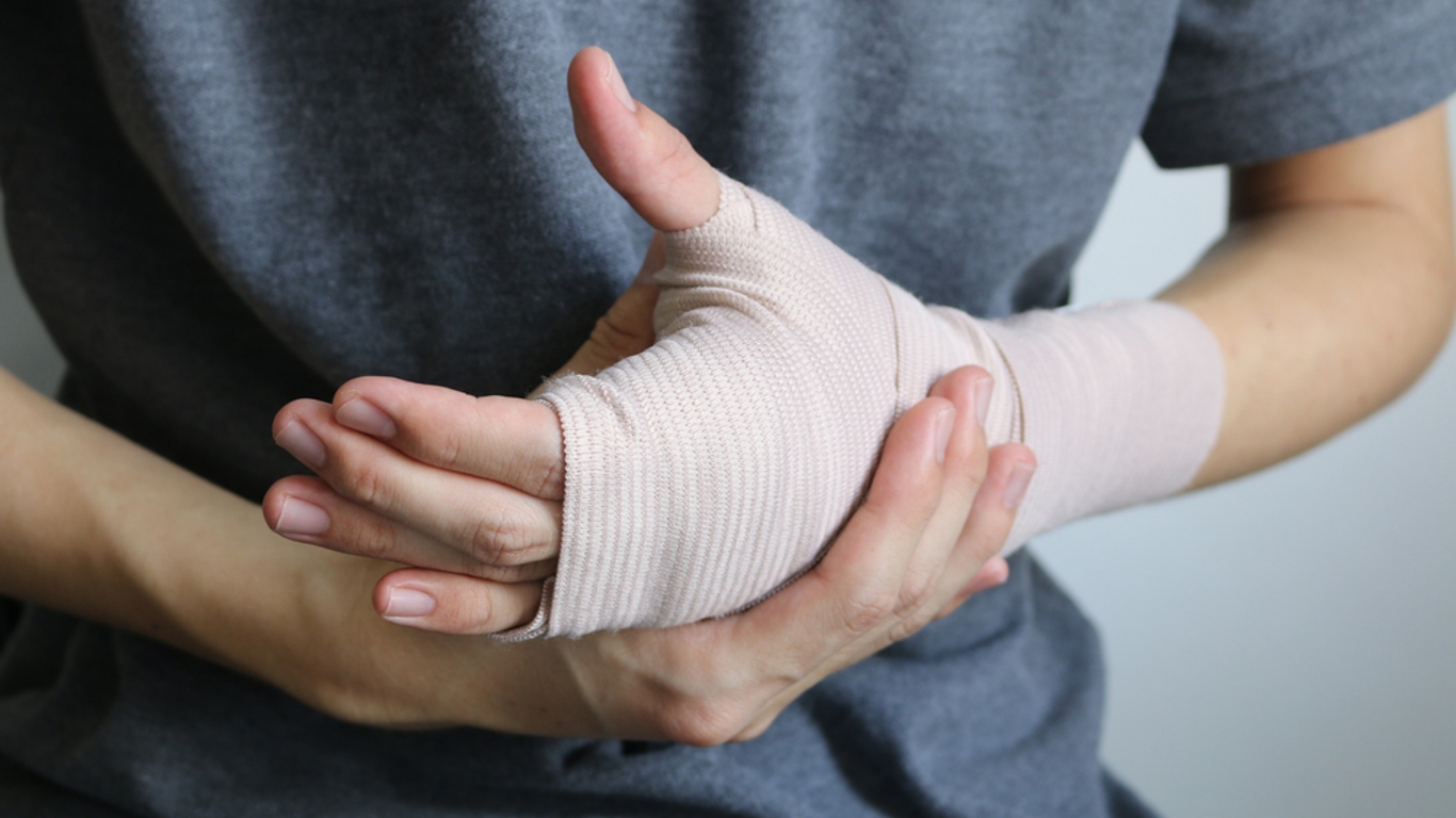 Chutes : attention à la fracture du poignet - AlloDocteurs