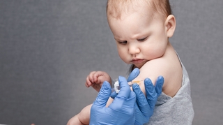 Bientôt un vaccin anti-Covid pour les enfants dès six mois ?