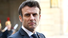 Pourquoi Emmanuel Macron veut remettre les médecins retraités au travail