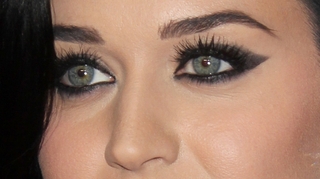 Comment s'explique le spasme de l'oeil de Katy Perry ?