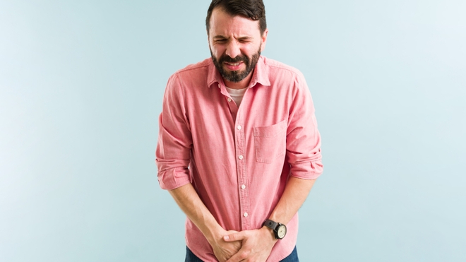 Les infections urinaires chez l'homme sont souvent associées à une infection de la prostate, appelée prostatite.