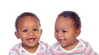 Monozygotes ou dizygotes : attendre des jumeaux