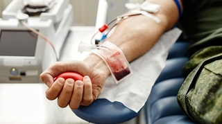 Des parents refusent du sang de donneurs vaccinés pour leur bébé