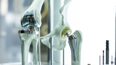 Comment la prothèse de hanche a-t-elle été inventée ?