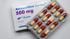 Face à la pénurie, les pharmacies fabriquent leur propre amoxicilline