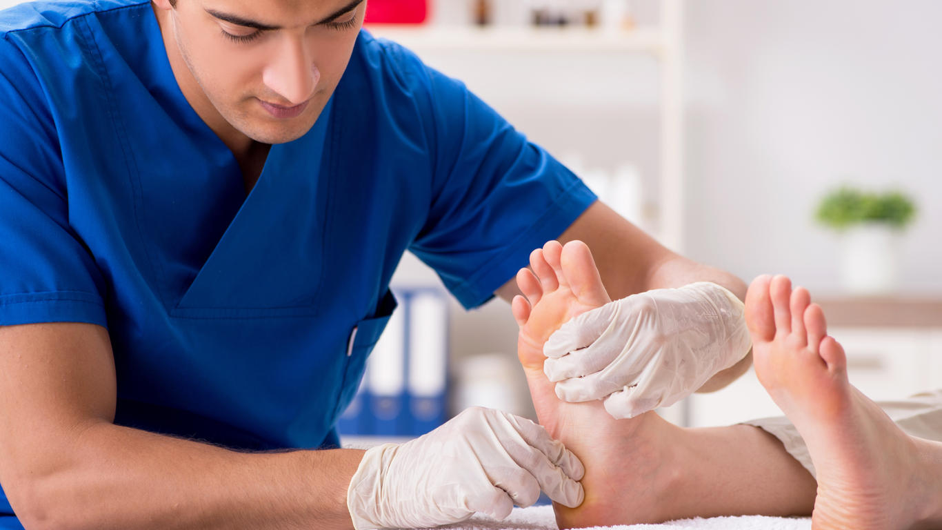 En quoi consiste le métier de podologue ? AlloDocteurs