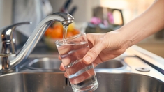 L'eau du robinet que vous buvez est-elle saine ?