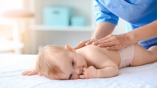 Bronchiolite : fin de la kiné respiratoire pour les bébés