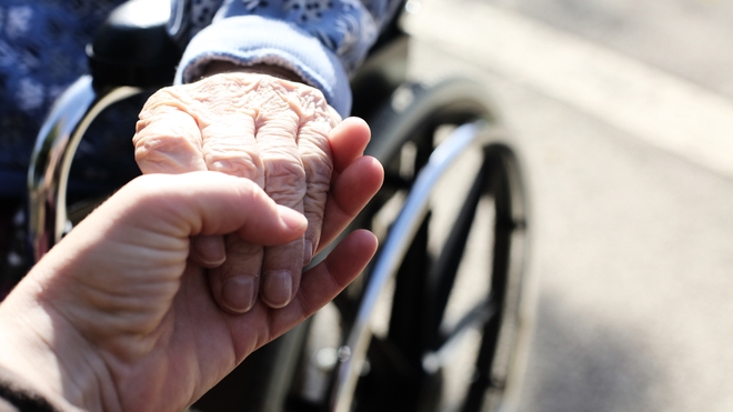 Au-delà de la seule question de l'euthanasie ou du suicide assisté, la convention fait donc une longue liste de recommandations pour développer les soins palliatifs et faciliter leur accès