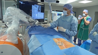 Cancer du poumon : quand un robot participe à la chirurgie