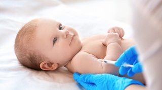 Pourquoi le vaccin contre la gastro est à nouveau recommandé chez les bébés