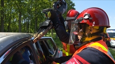 Accidents de la route : comment les pompiers réalisent une désincarcération
