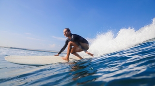 Comment le surf aide à sortir de l'addiction