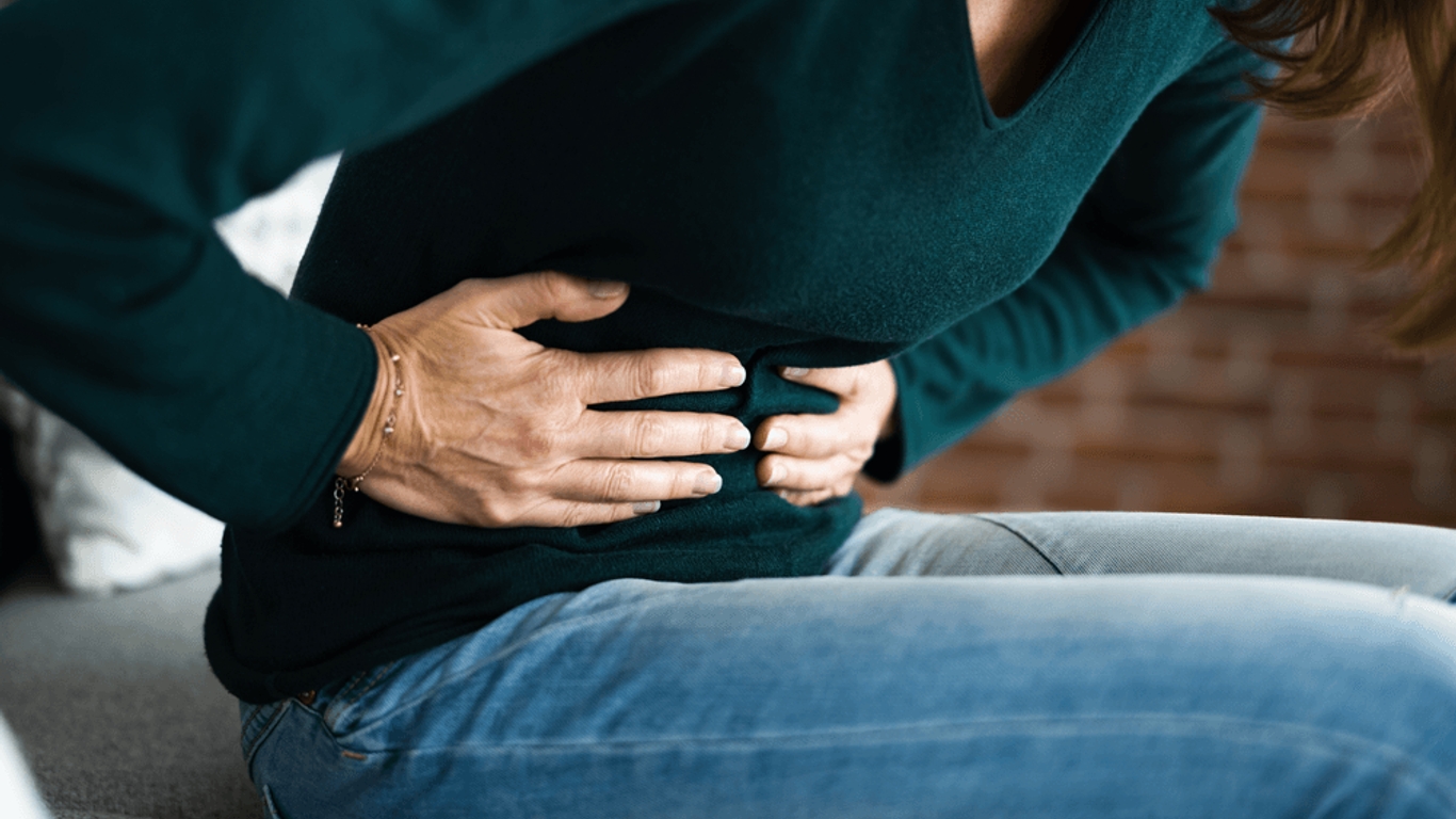 Douleurs abdominales : quand se rendre aux Urgences ? - AlloDocteurs