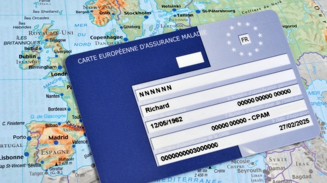 La Carte européenne d’assurance maladie (CEAM) permet de rembourser les frais médicaux dans l’un des pays de l’Espace économique européen ou en Suisse