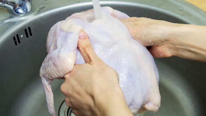 La "bactérie du poulet" est présente dans environ 75 % des carcasses de poulets vendues dans l’Union Européenne