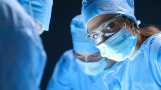 Pourquoi il est préférable d'être opéré par une chirurgienne 