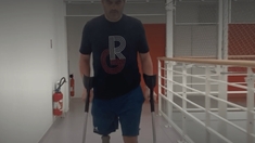 Amputé d’une jambe après un cancer, Matthieu Lartot dénonce le prix des prothèses